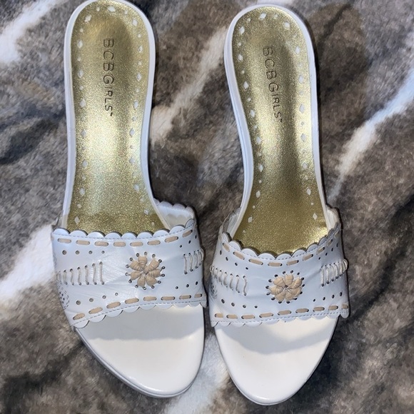 BCBGeneration White Wedge Sandals 7.5 - Picture 2 of 9